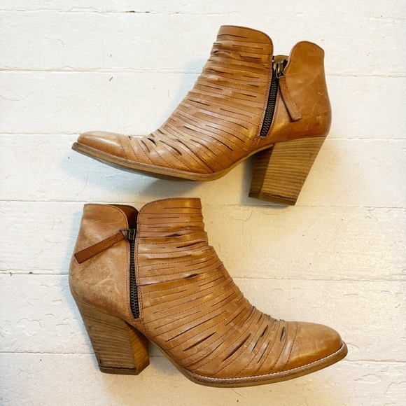 Paul Green Malibu Sliced Zip Tan Leather Booties Size 7.5 - Picture 1 of 10